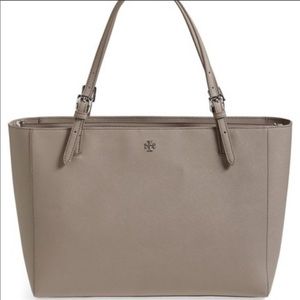 Tory Burch Large York Buckle Tote in French Grey